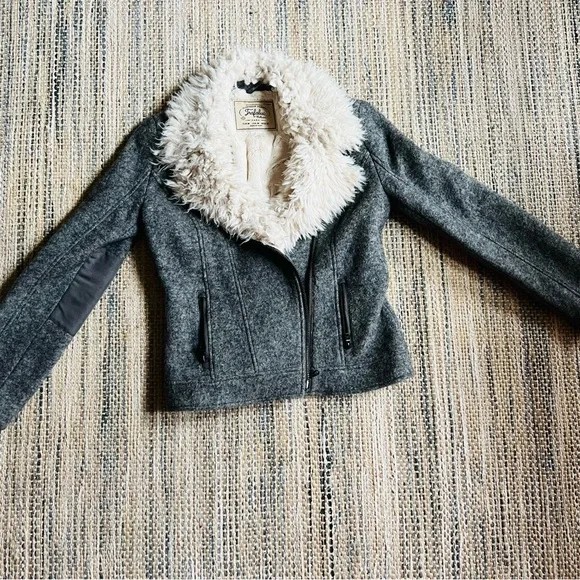 Zara Gray Teddy Jacket with Cream Faux Fur Collar - Picture 1 of 11